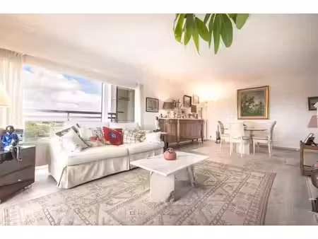 magnifique appartement 2 / 3 chambres + 2 garages
