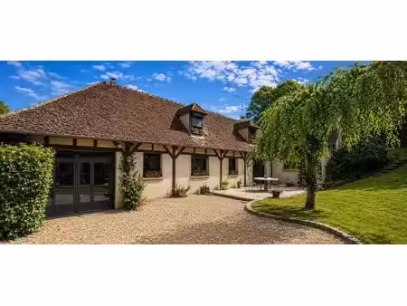 élégante demeure de caractère avec piscine  dépendance et jardin paysager – le mesnil-thér