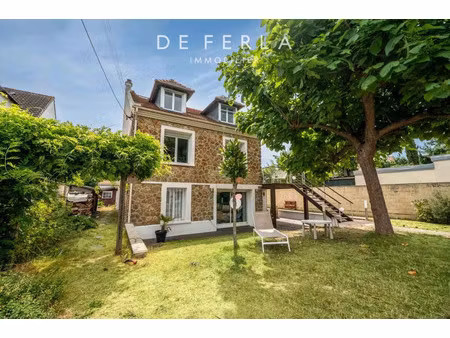hôtel particulier à vendre dans le quartier tête de girafe