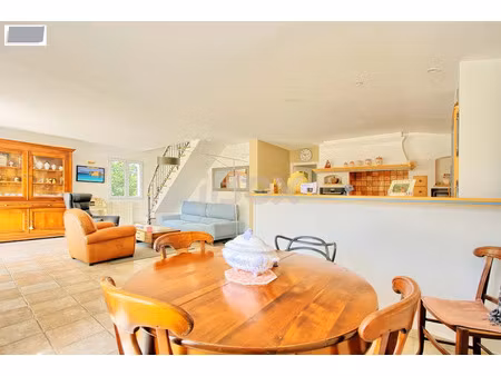 vente maison 5 pièces 123 m² à toulon (83000)  700 000 €