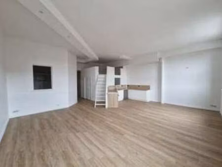location appartement 2 pièces à saint-andré-lez-lille (59350) : à louer 2 pièces / 71m² sa