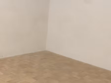 box de stockage 6 m2 situe dans le centre de six fours