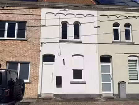 maison unifamiliale à rafraîchir en profondeur avec jardin