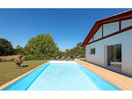 vente villa 7 pièces 215 m² à ahetze (64210)  1 050 000 €
