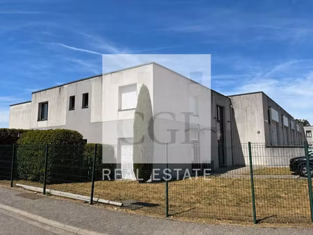 location bureau 145 m² à saint-laurent-de-mure (69720)