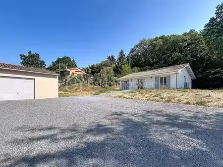 maison clé en main dans un écrin de verdure