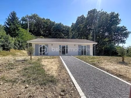 maison clé en main dans un écrin de verdure