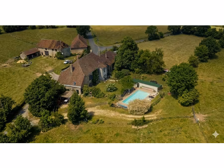 coup de coeur assuré -propriété de caractère en pierre-maison familiale & gîte de 280m2 su