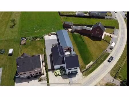 habitation polyvalente avec entrepôt de 140 m²