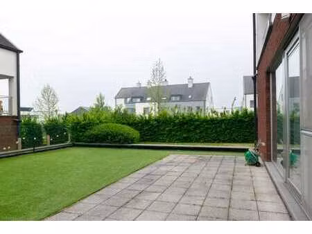 appartement au rez-de-chaussée avec 2 chambres et emplacemen