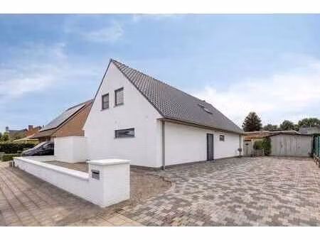 maison familiale spacieuse avec 5 chambres à oostrozebeke