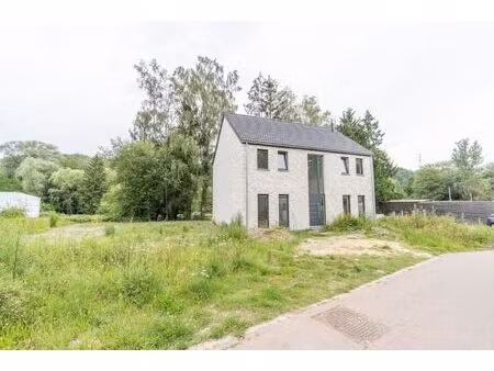 maison à vendre avec jardin et 4 chambres   court-saint-étienne (vbe44365)