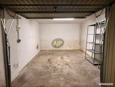 parking/box 1 pièce 15 m²