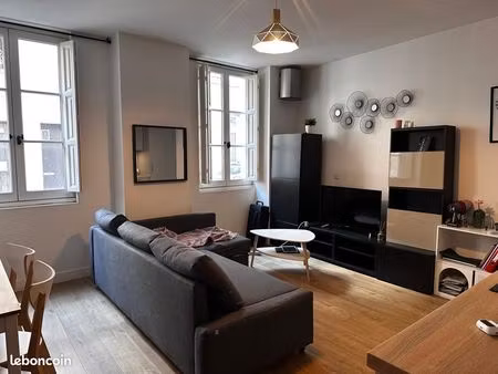 studio 1 pièce 27 m²