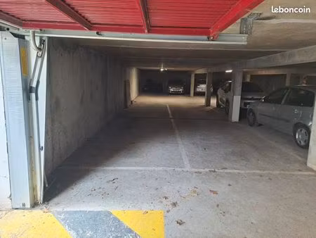 loue place parking
