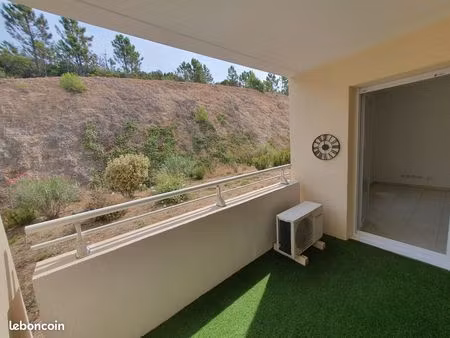 location t2 meuble 48m2 st raphael + terrasse + parking + cave