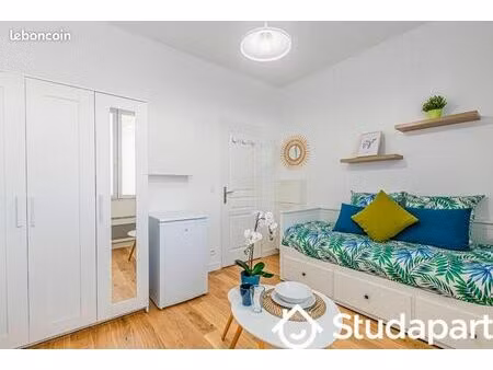 chambre 1 pièce 9 m²