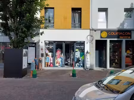 rez-commercial avec appartement de ± 230 m²