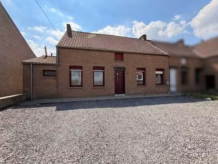 bonne maison semi-mitoyenne de 142 m² avec jardin et garage
