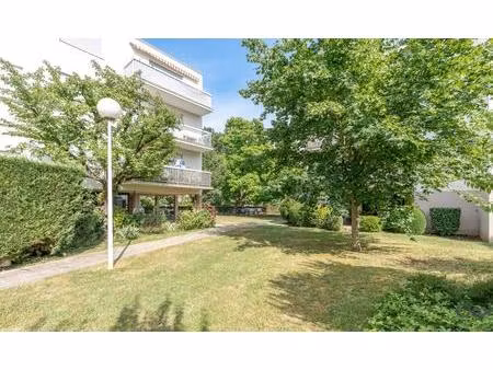 à vendre appartement de standing avec grande terrasse plein sud  deux parkings et cave au 