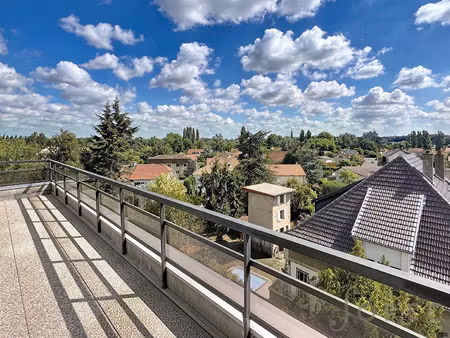 longeville-lès-metz  grand f2 au dernier étage ascenseur  terrasse  stationnement