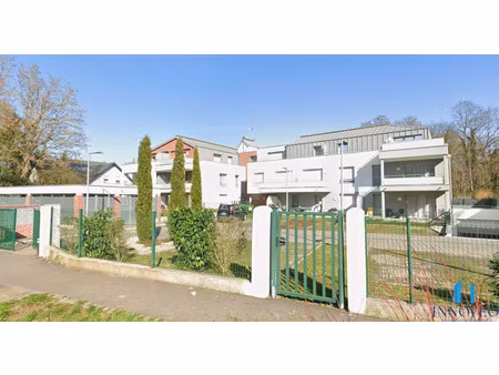 f2 avec garage et belle terrasse