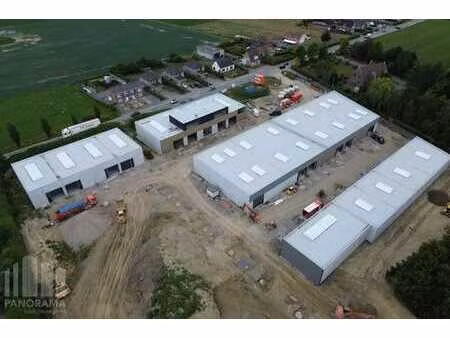 nieuwbouw kmo-unit van 720 m² met 300 m² kantoorruimte te...