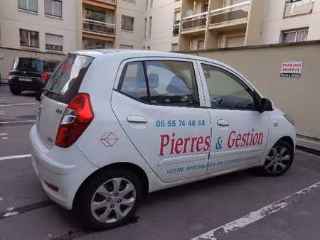 parking dans un grand garage avenue emile zola