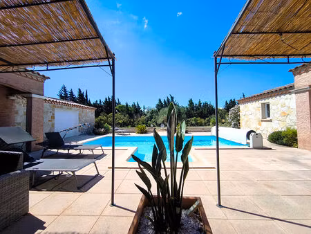maison de plain-pied rénovée en 2024 avec appartement indépendant  piscine et terrain de p