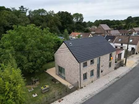 très belle 4 façades au peb a+ avec beau jardin arboré