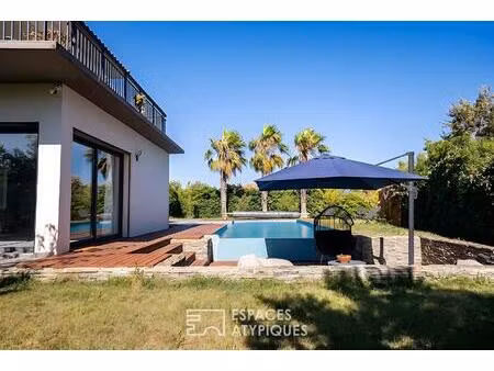 élégante villa contemporaine avec piscine dans un secteur recherché