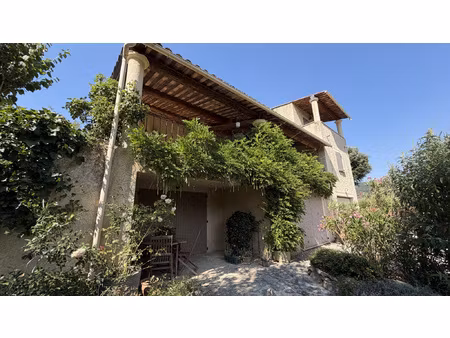 maison individuelle bâtie sur 2757m2 de parcelle avec appart