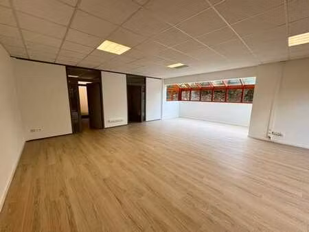 espace bureaux de 85m2 + terrasse et parkings