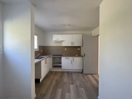 location appartement 3 pièces 70 m² à hyères (83400)
