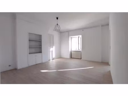location appartement 3 pièces 68 m² à toulon (83000)