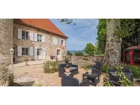 maison avec jardin et terrasse le pont-de-beauvoisin (38)