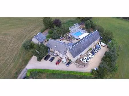 propriété avec piscine et jardin oyré (86)