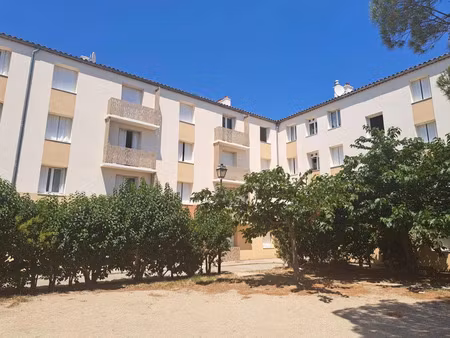 location appartement 3 pièces 64 m² à châteauneuf-du-pape (84230)