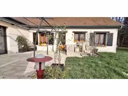 maison avec piscine et terrasse mur-de-sologne (41)