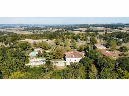maison avec piscine et jardin prayssas (47)