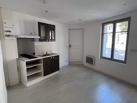 immeuble de rapports 3 studios 70m2 thouars centre