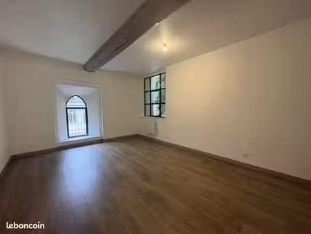 studio 2 pièces 53 m²