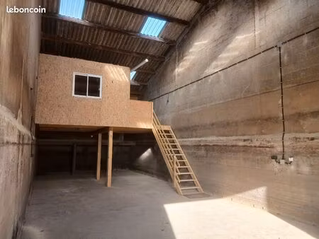 atelier 150 m²
