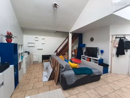 au calme  t3 duplex climatisé de 72 m2  disponible à partir du 1er aout