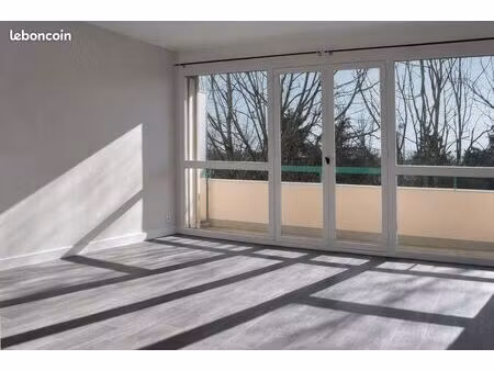 t2 de 49 m2 à poitiers - proche centre leclerc  bus et rocade