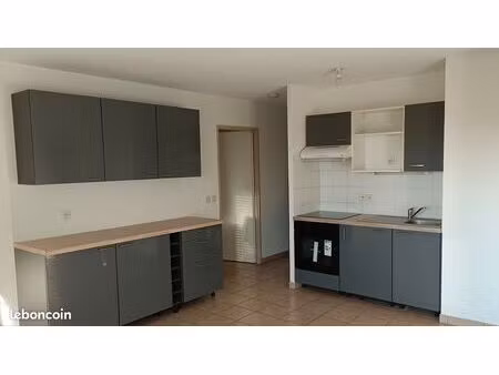 très beau t3 57 m2  dpe c  à 7 mn du campus