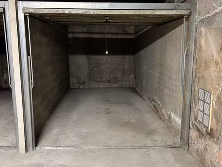 à louer – garage fermé en sous-sol – aix-en-provence (proche clinique axium)