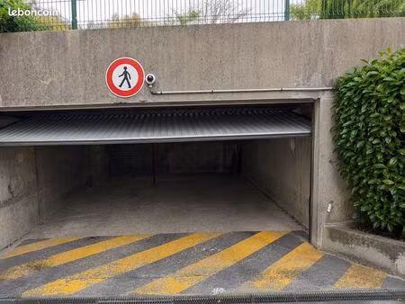 grande place moto sécurisée | caméra | double portail | neuilly-sur-marne