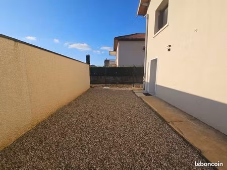 location studio proche tram t3 en rez de jardin