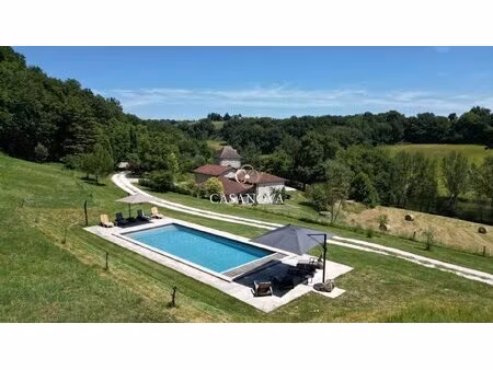 propriété d'exception avec maison  gîtes  piscine et lac dans un écrin de nature à 10...
